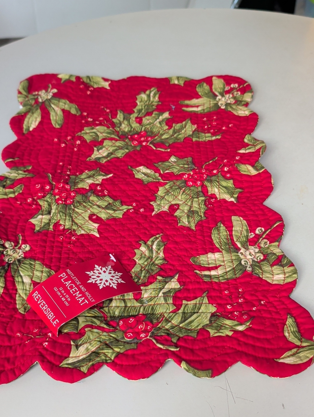 Mistletoe & Holly Vibrant Red  & Green  Quilted Placemat Christmas Holiday